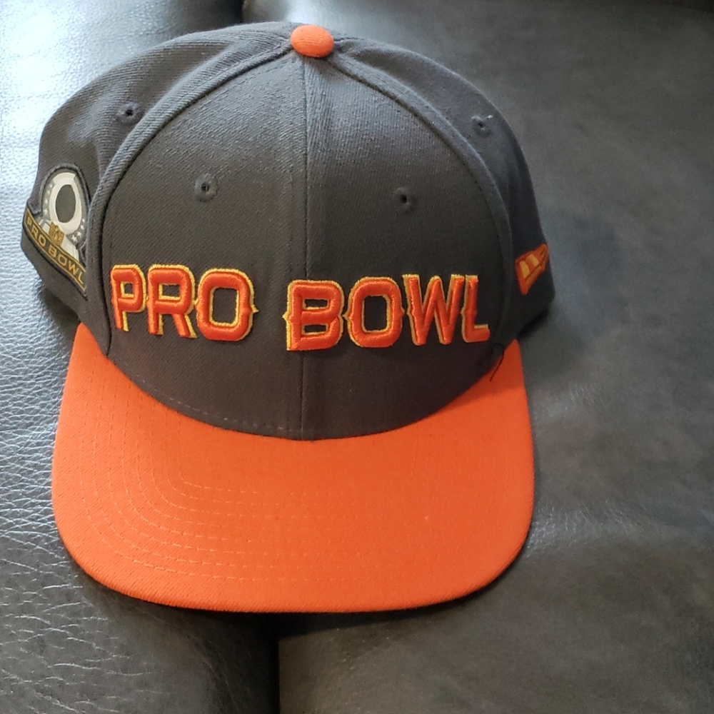 Snap back hat